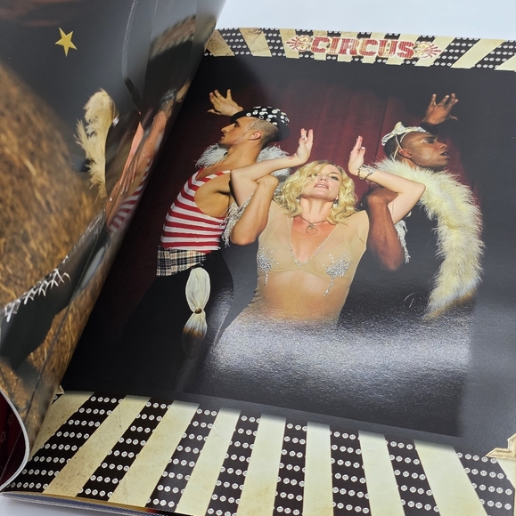 Britney Spears 2009 Circus Concert Tour Program - Picture 9 of 10